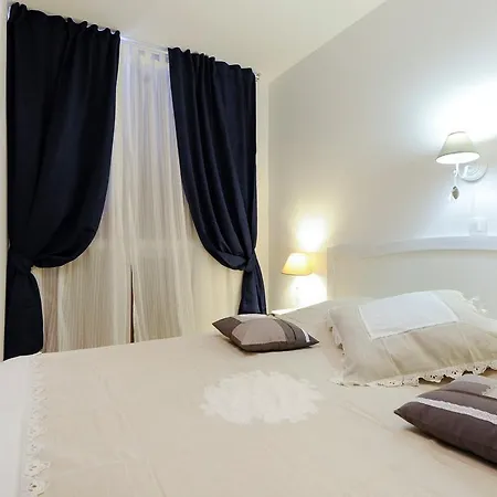 Tinel Old Center 4* زادار
