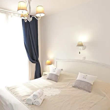 Tinel Old Center 4* زادار
