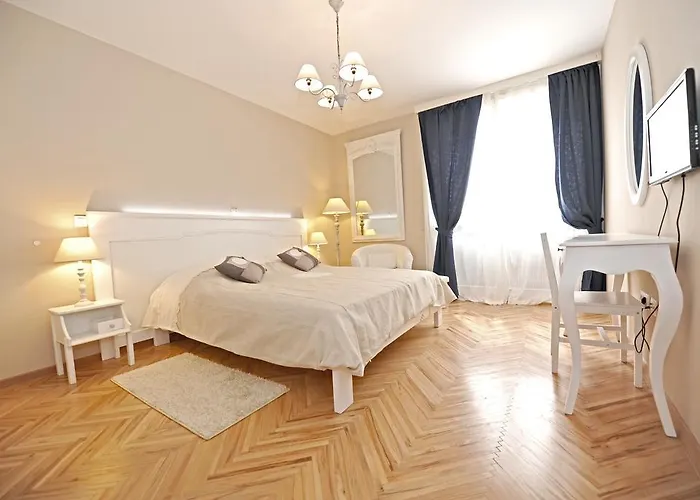 티넬 룸스 올드 시티 센터 4*